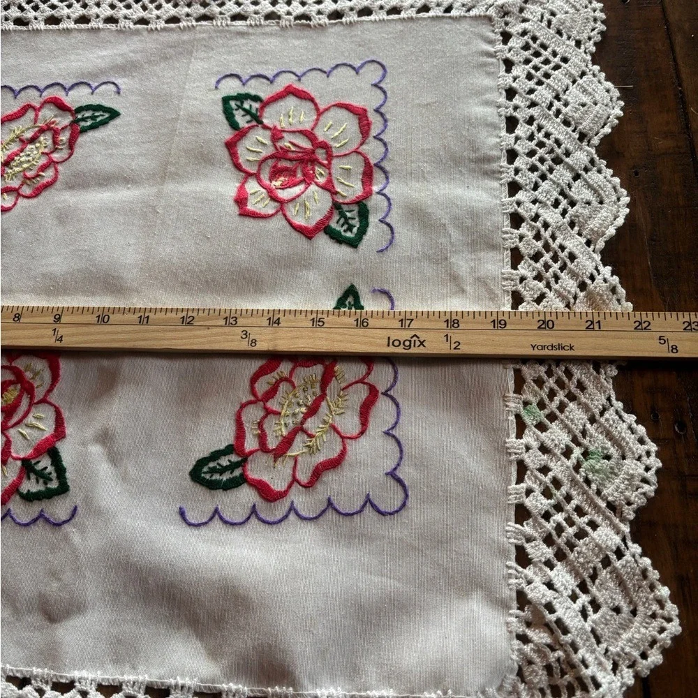 Vintage Floral Embroidered Lace Table Topper Cottagecore Spring ‎ Grandmacore